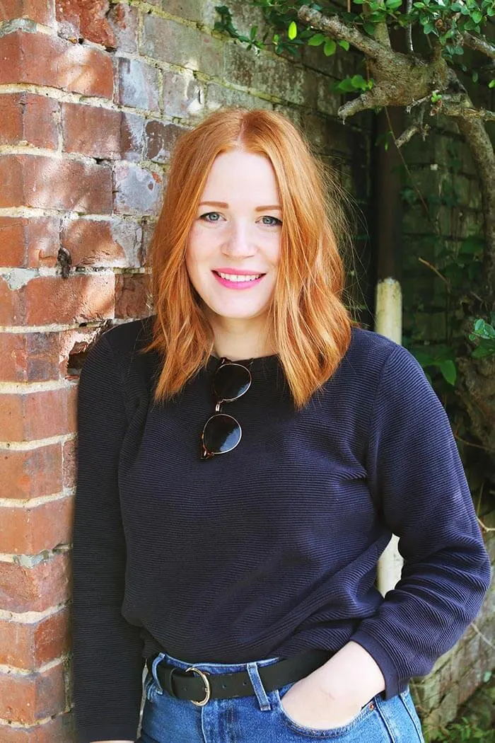 Portrait Amanda Small Navy Jumper Side